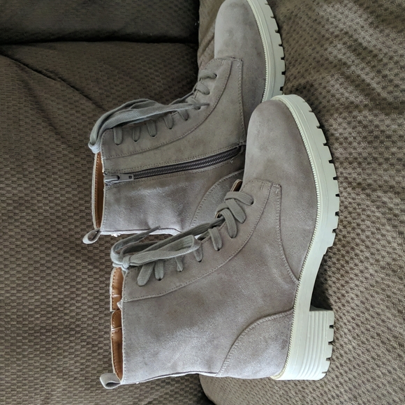 Anne Klein Shoes - NWT Anne Klein Boots. Size 7